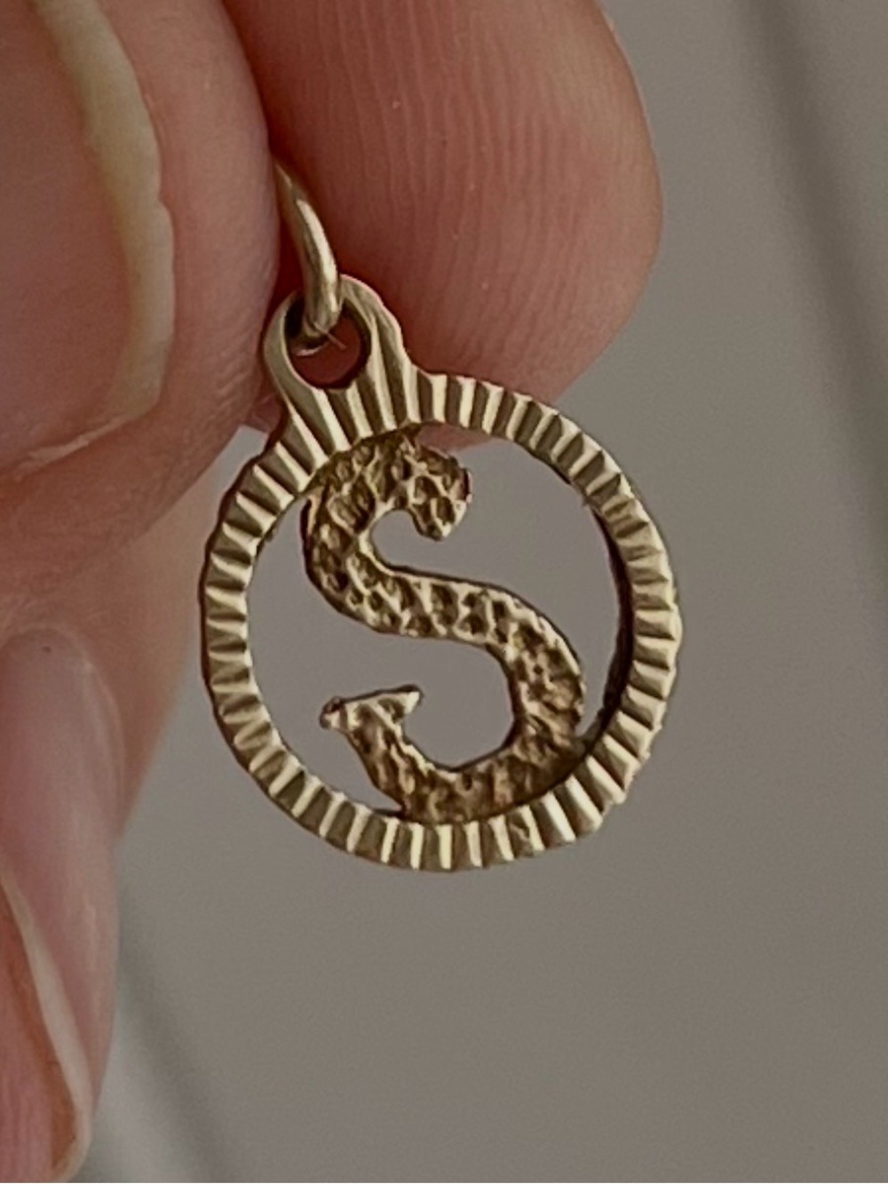 10k Vintage Yellow Gold Letter S Necklace Pendant Charm Disc